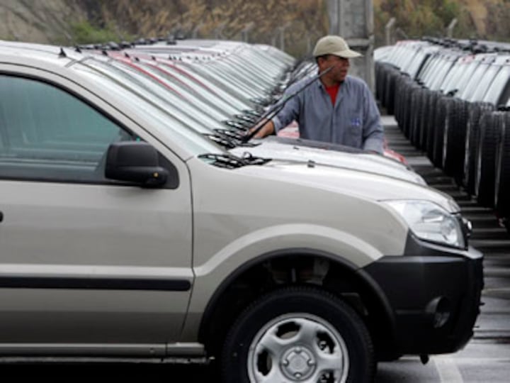 Passenger vehicles retail sales dip 1% in May, two-wheeler sales fall 8.6%: Automobile dealers' body FADA