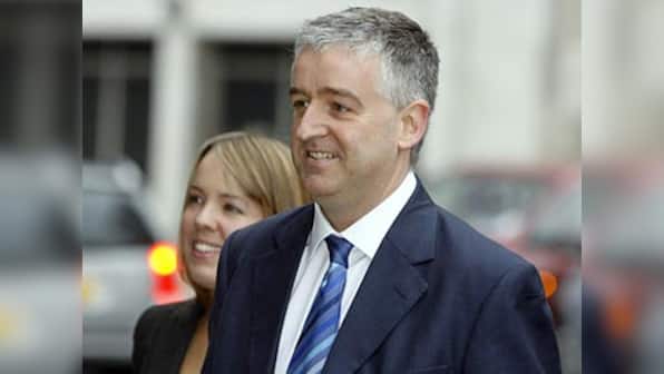 UK: Daily Mirror journalist, Sun director to be charged over corruption