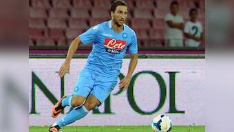 Napoli president fumes over Higuain medical treatment