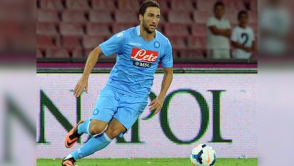 Napoli president fumes over Higuain medical treatment