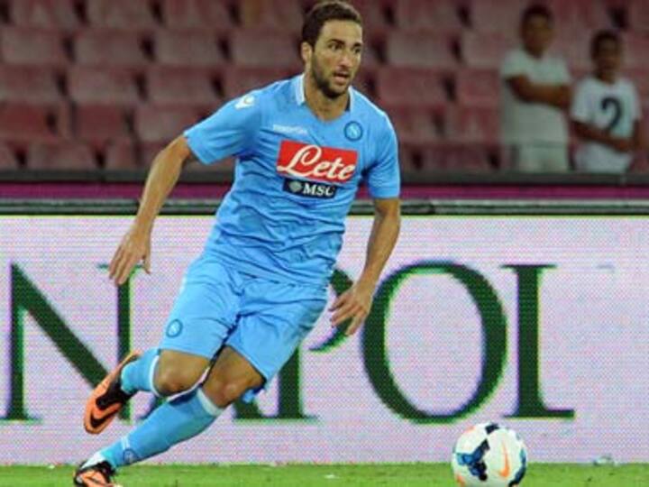 Napoli president fumes over Higuain medical treatment