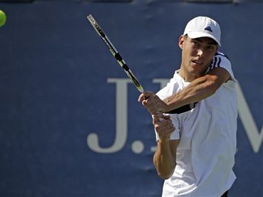 Janowicz's underhand serve brings out US Open boo-birds Janowicz's underhand serve brings out US Open boo-birds