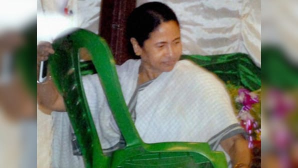 Official cars in Bengal could get green beacons thanks to Mamata's red allergy