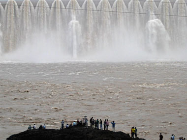 Narmada Bachao Andolan: 40,000 families in Madhya Pradesh stop cooking to protest against evacuation order Narmada Bachao Andolan: 40,000 families in Madhya Pradesh stop cooking to protest against evacuation order