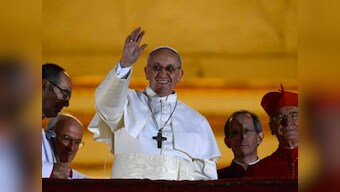 Pope Francis dials strangers, newspaper offers telephone tips