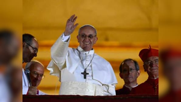 Pope Francis dials strangers, newspaper offers telephone tips