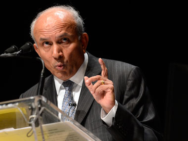 Watsa is no Warren Buffet: Here's how he miscalculated Blackberry deal Watsa is no Warren Buffet: Here's how he miscalculated Blackberry deal