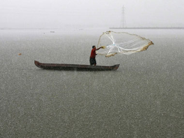 Kerala rains: Skymet predicts heavy rainfall to continue in state till 26 July; local flooding likely to occur in certain areas Kerala rains: Skymet predicts heavy rainfall to continue in state till 26 July; local flooding likely to occur in certain areas