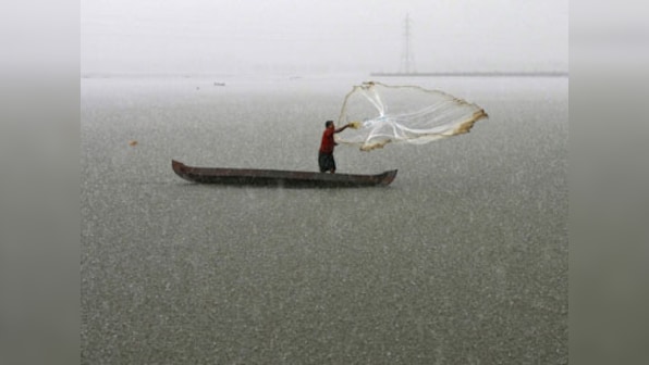 Kerala witnesses heavy rains due to Cyclone Maha; one dead, five injured, over 2,060 people shifted to 20 relief camps across state