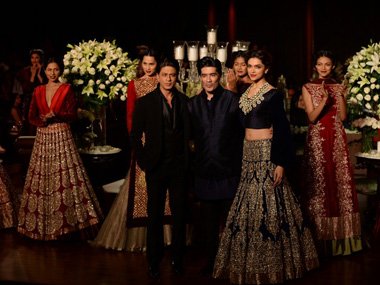 Shah Rukh, Deepika turn show stoppers for designer Manish Malhotra Firstpost Shah Rukh, Deepika turn show stoppers for designer Manish Malhotra Firstpost