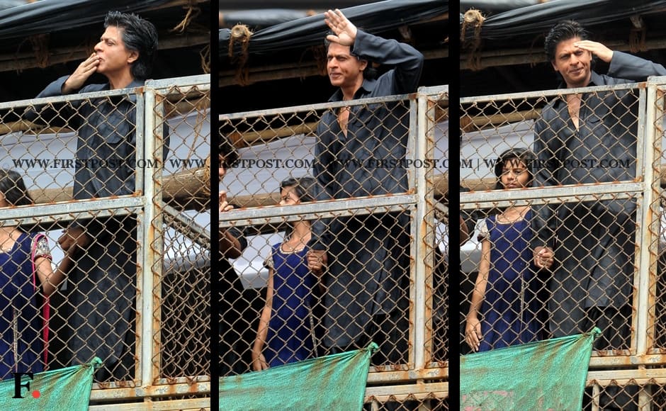 Shah Rukh Khan waves at his fans on the day of Eid. Sachin Gokhale/Firstpost
