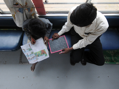 Home Min asked to lay clear guidelines on official languages Home Min asked to lay clear guidelines on official languages