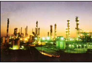 Visakhapatnam: HPCL refinery partly shut after fire, one person killed Visakhapatnam: HPCL refinery partly shut after fire, one person killed