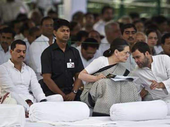 Sonia Gandhi should uphold honour at the cost of Vadra