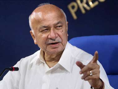 Home Minister Sushilkumar Shinde undergoes surgery at Mumbai hospital Home Minister Sushilkumar Shinde undergoes surgery at Mumbai hospital