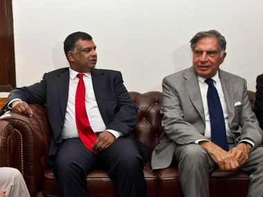 AirAsia partners Tony Fernandes, Ratan Tata are now competitors too AirAsia partners Tony Fernandes, Ratan Tata are now competitors too