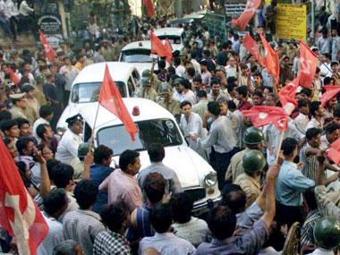 Lament of the lal batti: Mamata's war on red Lament of the lal batti: Mamata's war on red