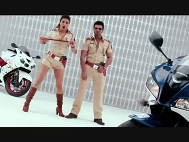 Priyanka Chopra pays tribute to police with 'Mumbai Ke Heroes' song Priyanka Chopra pays tribute to police with 'Mumbai Ke Heroes' song