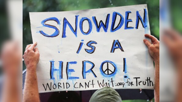 Snowden's father set to visit him in Russia