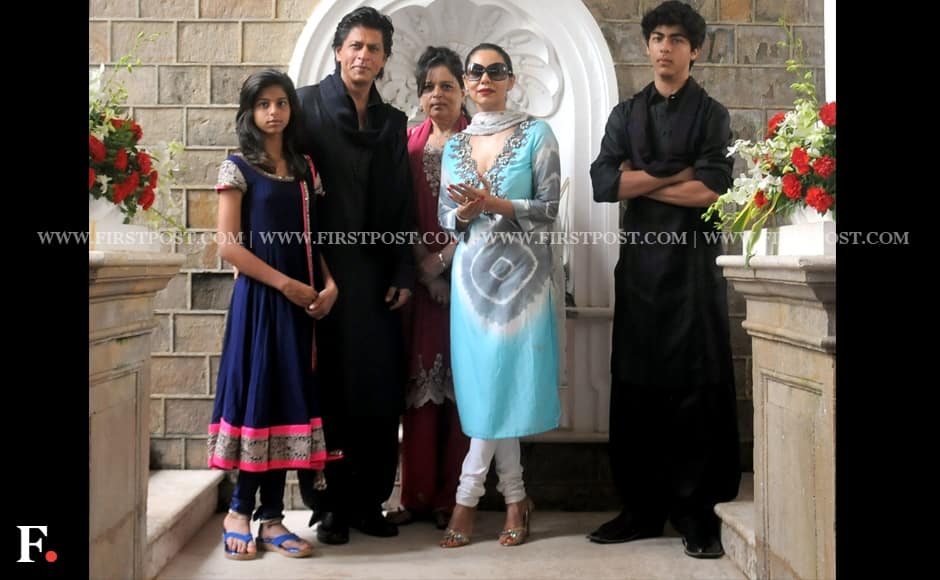 Shah Rukh Khan with daughter Suhana, sister Shehnaz, wife Gauri and son Aryan on Eid. Sachin Gokhale/Firstpost