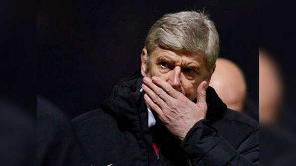 Angry Arsenal fans want Wenger contract talks halted