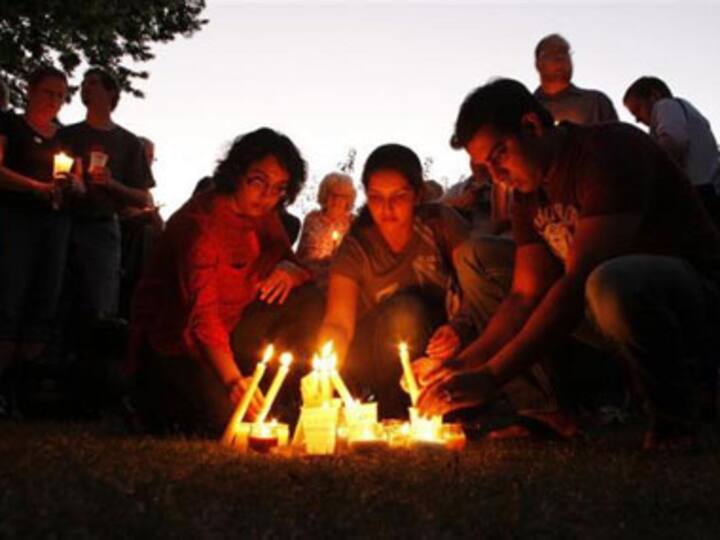 Hundreds of people hold vigil for Wisconsin Sikh temple victims