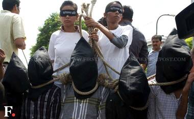 Delhi gangrape verdict: Media frenzy, protests outside court 