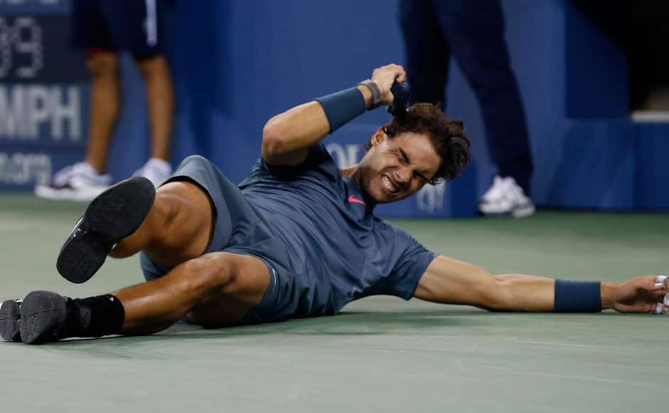 Rafael Nadal of Spain celebrates after defeating Novak Djokovic of Serbia in their men's final match at the U.S. Open tennis championships in New York, September 9, 2013. REUTERS