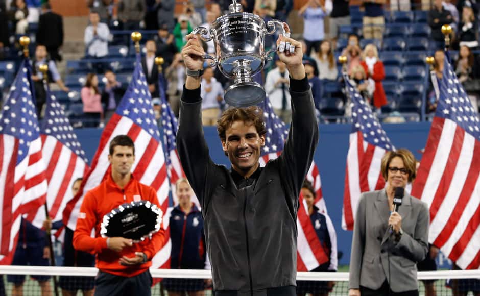 Rafael Nadal of Spain raises his trophy after defeating Novak Djokovic of Serbia in their men's final match at the U.S. Open tennis championships in New York, September 9, 2013. REUTERS