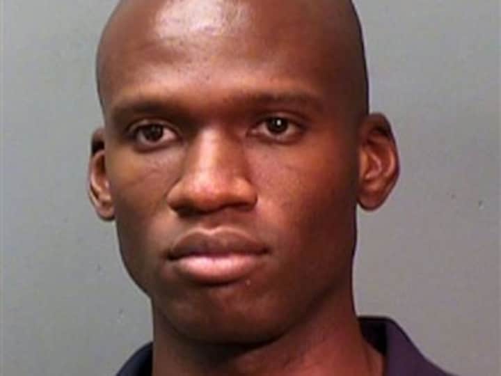 Navy yard shooting casts questions over suspect's security clearance