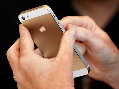 Hackers offer cash, booze for cracking iPhone 5s fingerprint sensor