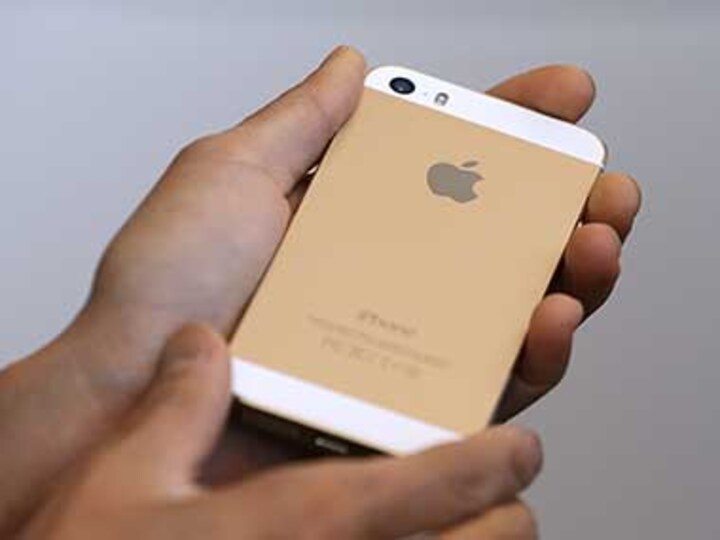 Gold-coloured iPhone 5s selling on eBay for $2,300 and above