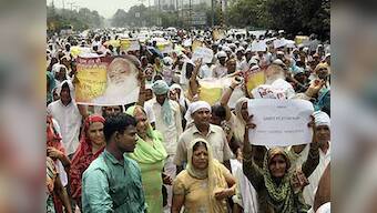 Asaram supporters protest at Delhi airport, Jantar Mantar