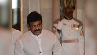United Andhra supporters gherao Chiranjeevi, demand resignation