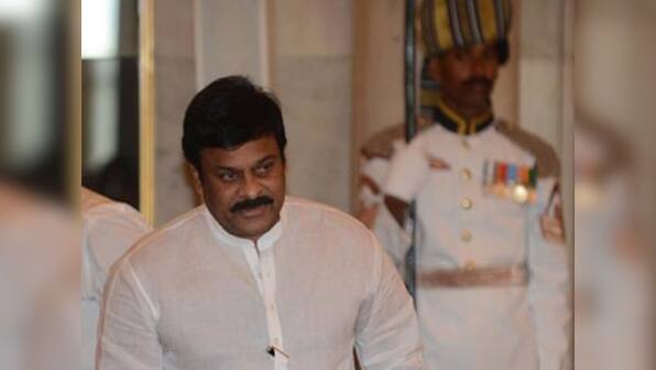 United Andhra supporters gherao Chiranjeevi, demand resignation