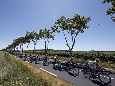 Tour de France cyclists live six years longer than average-Sports News