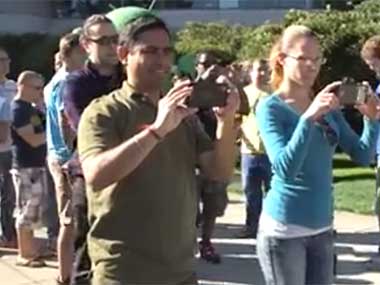 Android KitKat video accidentally reveals Google's Nexus 5 phone Android KitKat video accidentally reveals Google's Nexus 5 phone