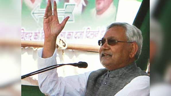 Nitish Kumar supports Rahul's opposition to UPA ordinance