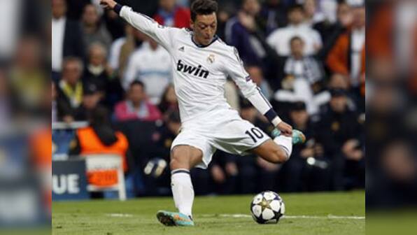 Transfer round-up: Arsenal signs Ozil; Man United gets Fellaini