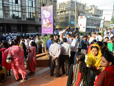 Pakistan earthquake death toll mounts to 238 Pakistan earthquake death toll mounts to 238