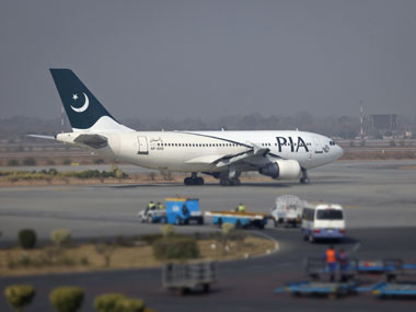 Pak airlines suspends drunk captain, stewards arrested in Britain Pak airlines suspends drunk captain, stewards arrested in Britain