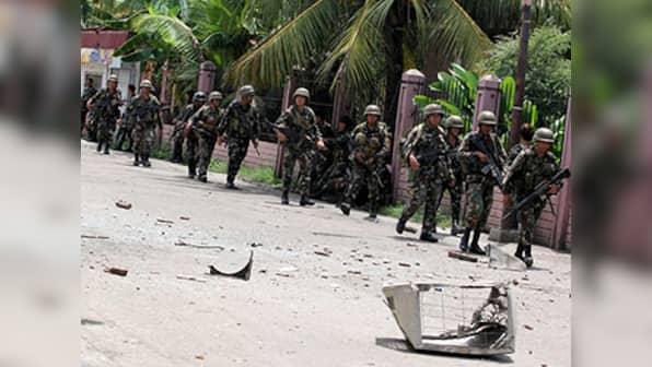 Muslim rebels take 30 civilians hostages in Philippine city