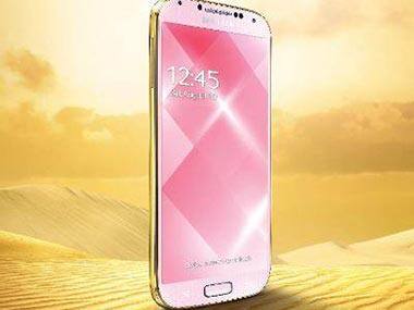 The Samsung Gold and pink. Image from Samsung Mobile Arabia’s twitter feed. 