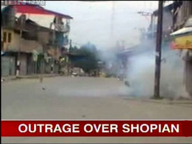 Shopian violence: Geelani placed under house arrest Shopian violence: Geelani placed under house arrest