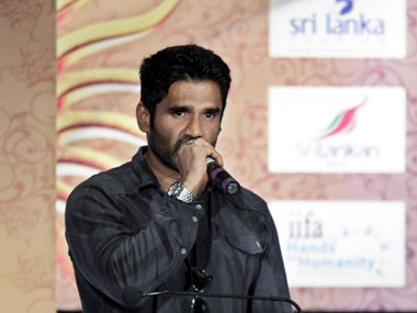 Real life cop: Suneil Shetty hunts for hit-and-run culprit Real life cop: Suneil Shetty hunts for hit-and-run culprit