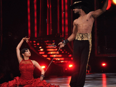 Jhalak Dikhhla Jaa 6: Drashti, Lauren supporters fight it out on Twitter Jhalak Dikhhla Jaa 6: Drashti, Lauren supporters fight it out on Twitter