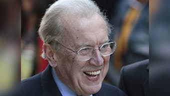 Veteran broadcaster David Frost dies at 74 after heart attack 