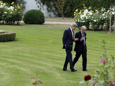 France to float UN resolution to make Syria dismantle chemical weapons France to float UN resolution to make Syria dismantle chemical weapons