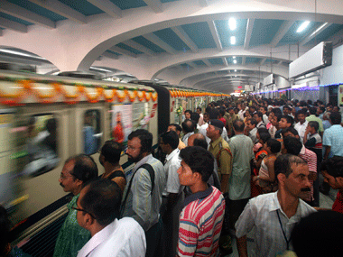 Kolkata: Woman jumps in front of metro after boyfriend commits suicide Kolkata: Woman jumps in front of metro after boyfriend commits suicide