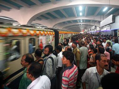 Kolkata: Woman jumps in front of metro after boyfriend commits suicide